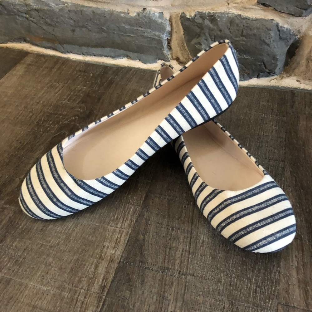 Blue stripped flats